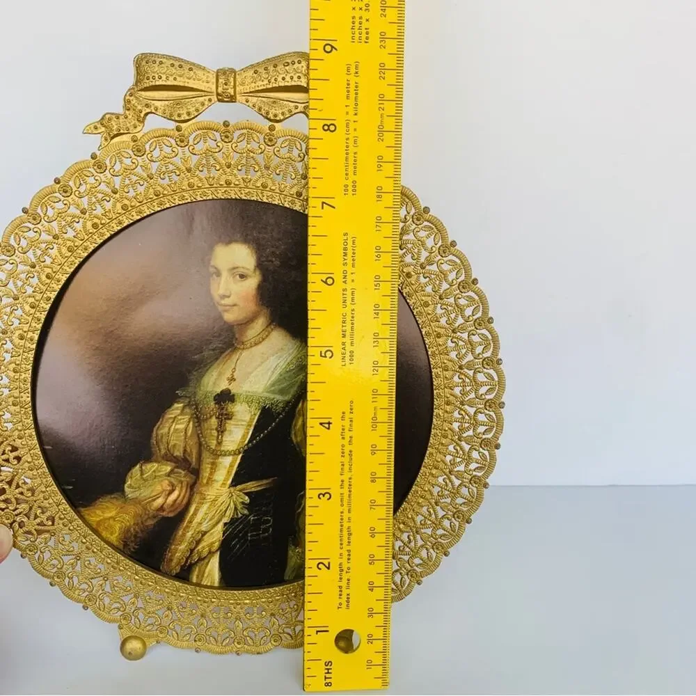 Antique Round Filigree Frame